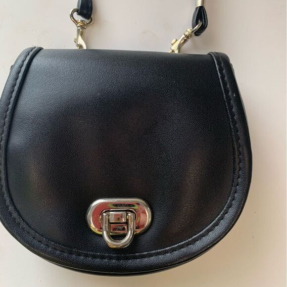 Y2K Black Crossbody Clasp Bag - Picture 2 of 4